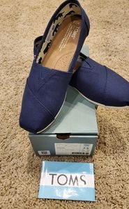 NEW Toms Classic Navy Canvas Size 7.5